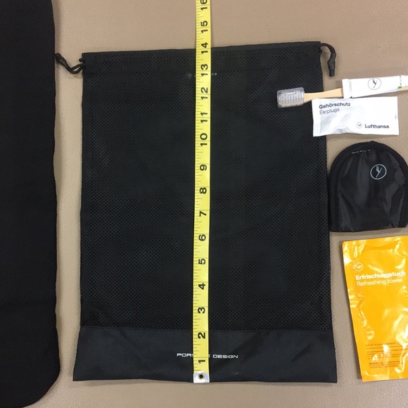 Lufthansa Toiletry Bag - Picture 7 of 9